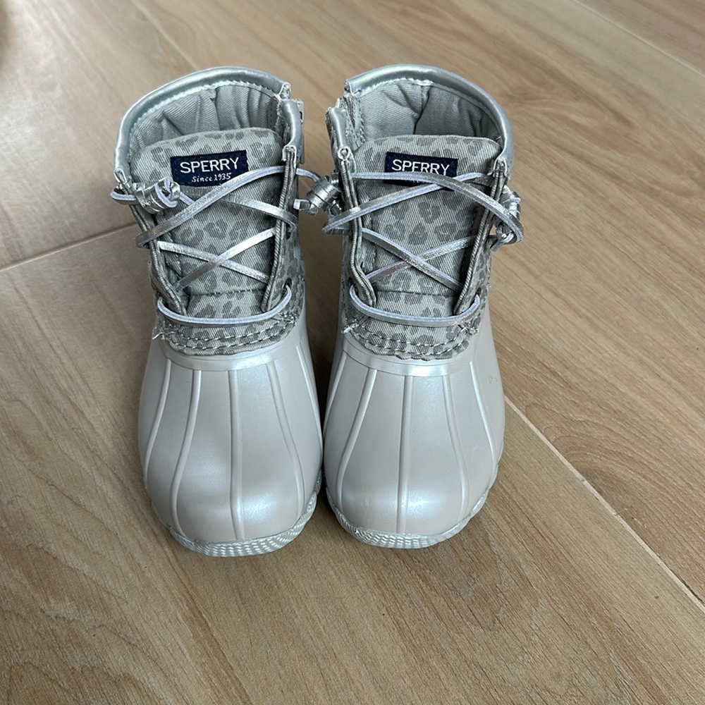 Sperry Kids Silver and Gray Boots